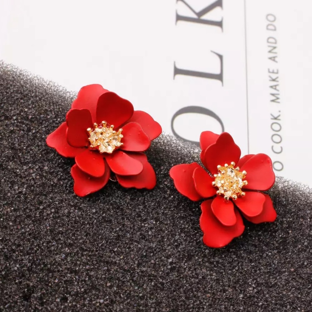 SWEET Spring Retro Red Flower Statement Earrings w/ Gold Stamens